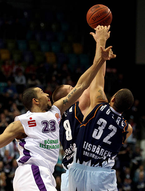 球迷翘首以 球迷翘首以